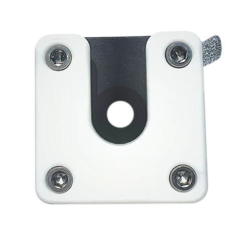 Le OBI Camera Lock se fixe facilement avec un boulon 1/4-20, compatible Arca, idéal pour un accès rapide à ton matériel de photographie ou de tir.